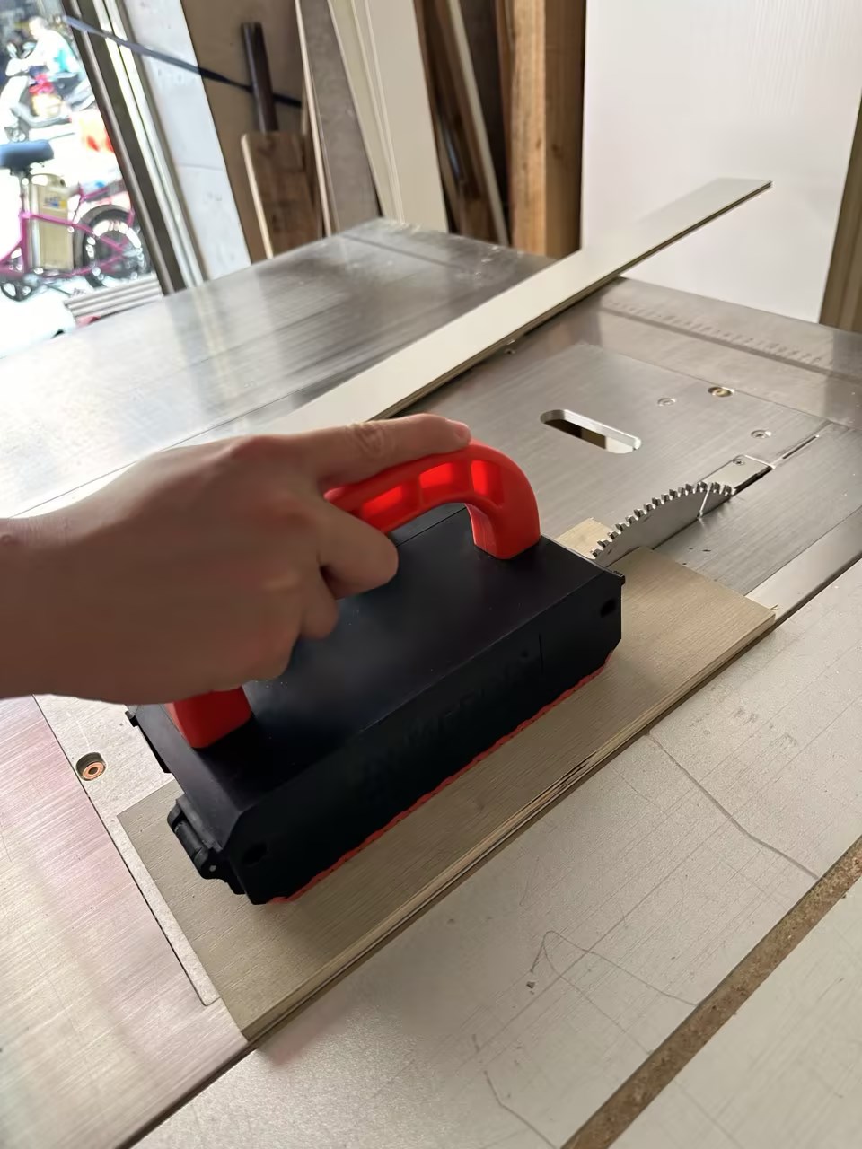 บล็อกดันสำหรับเลื่อยวงเดือน ปร - Router Table Insert บทวิจารณ์และราคา